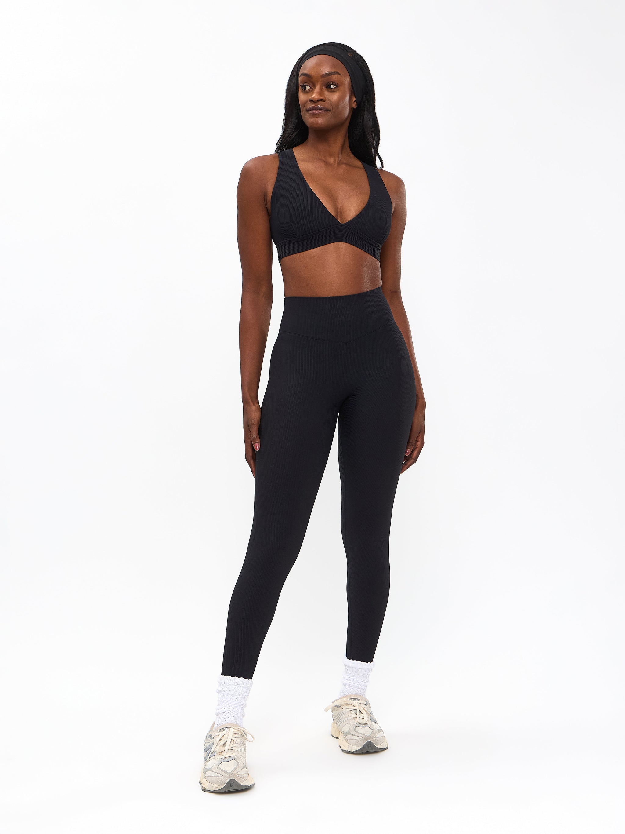 Ribbed Deep V Sports Bra - Onyx Black