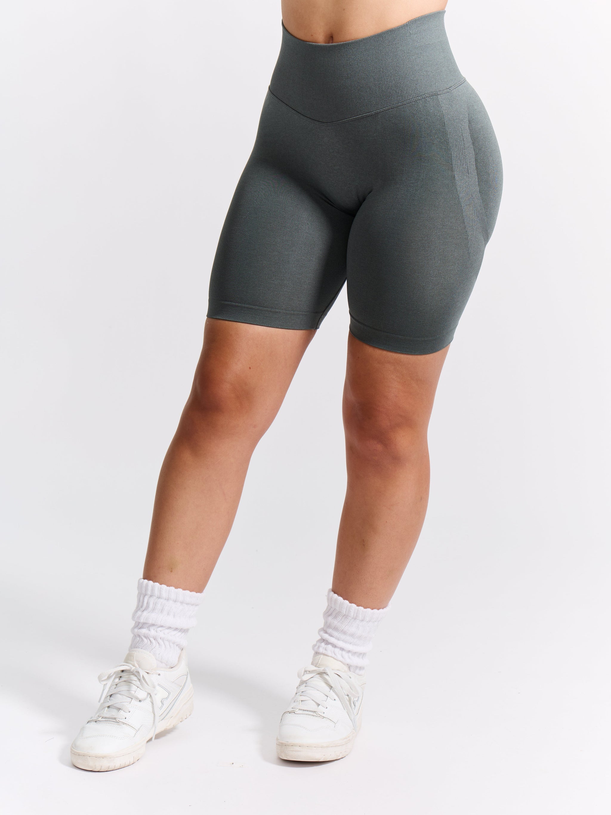 Miracle Seamless Short 6" - Frosted Sage