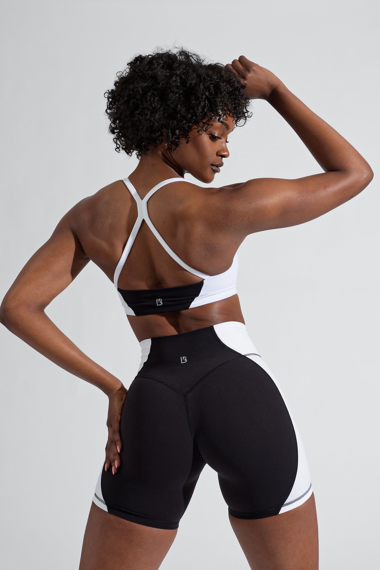 Aurora Short 6" - Onyx Black and White