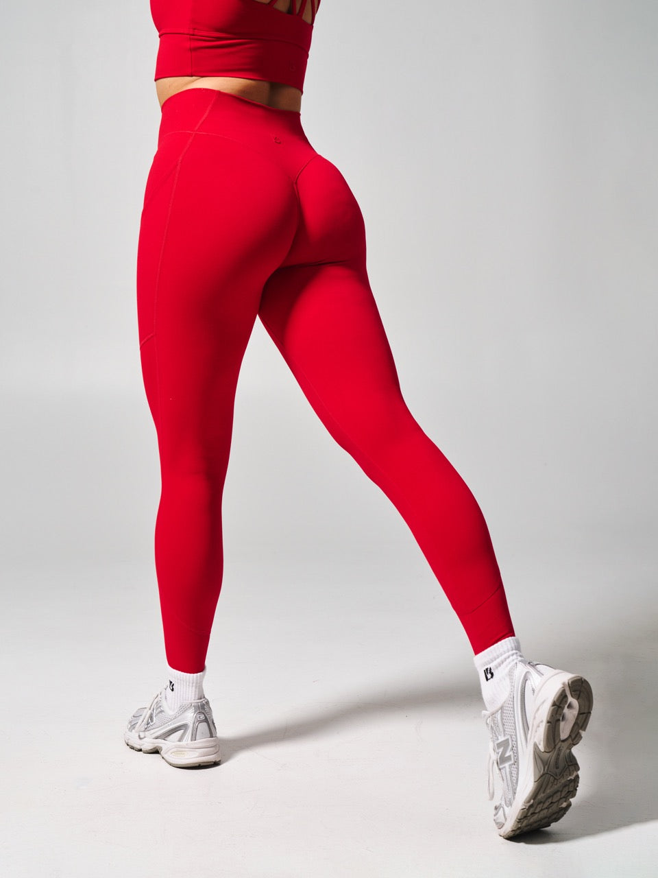Contour Pocket Legging - Lipstick Red