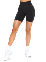 Thumbnail 4 of Vida Seamless Short - Charcoal, 4 of 9