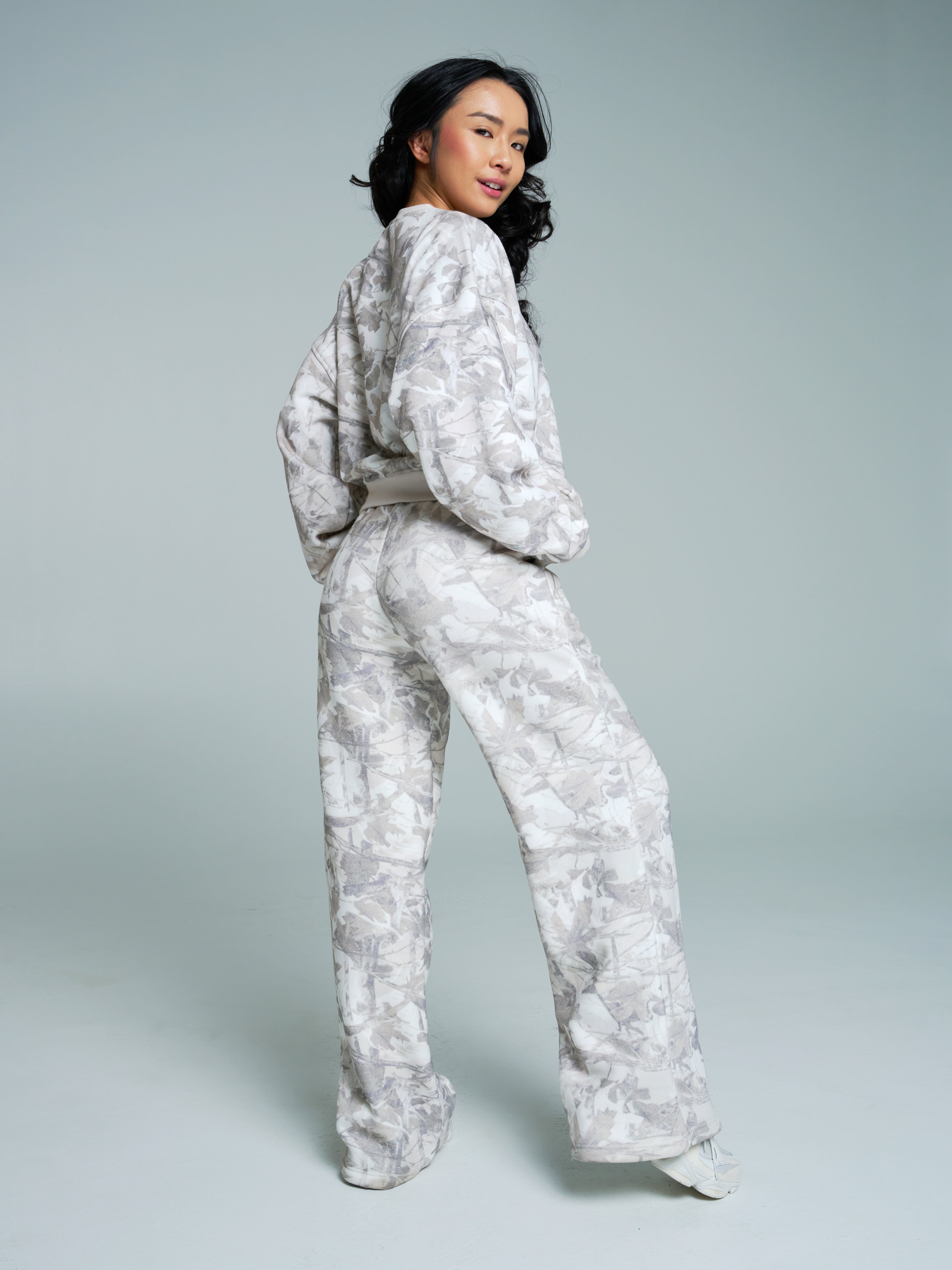 Plush Fleece Straight Leg Sweat Pant - Snow Camo