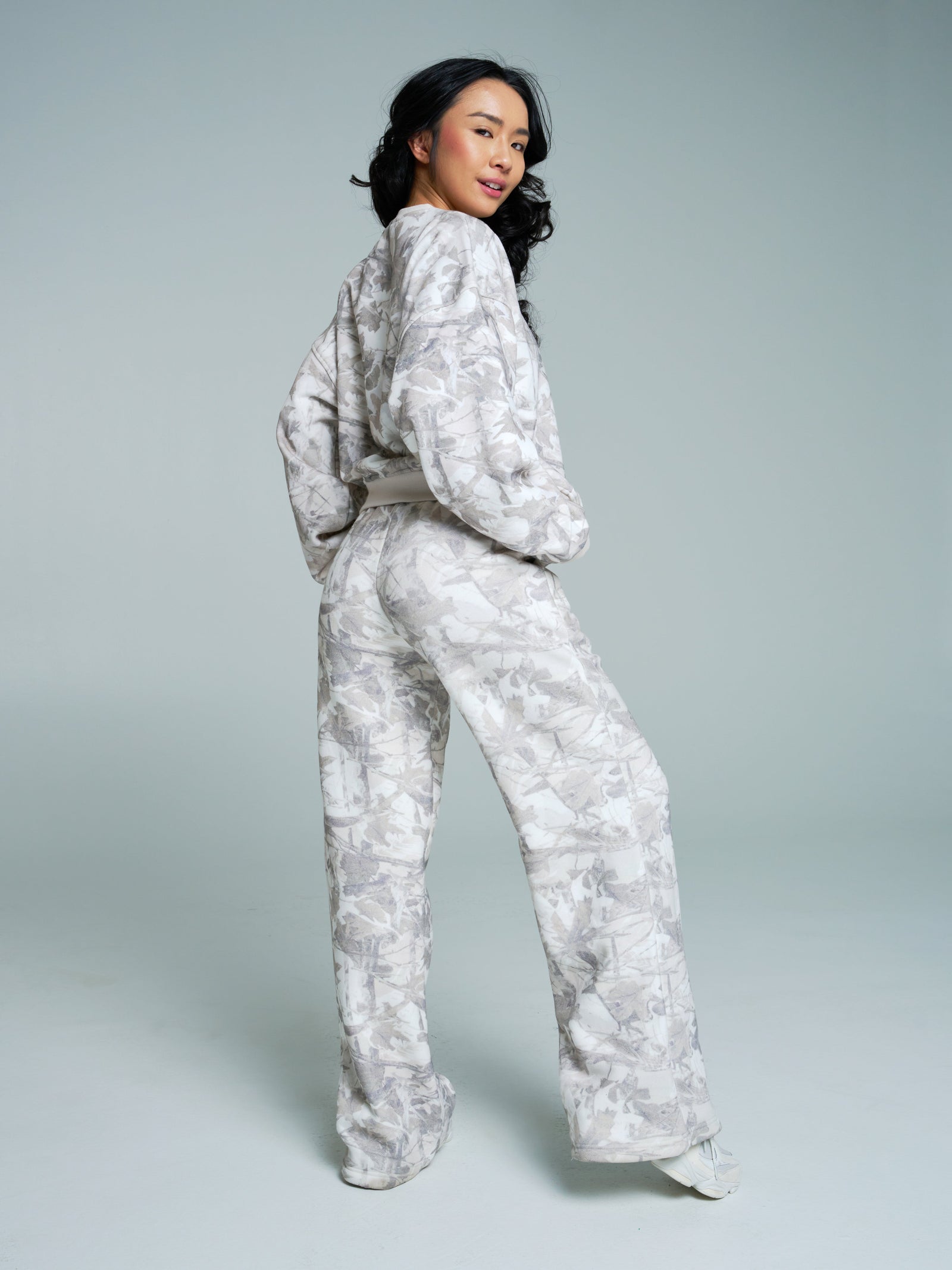 Plush Fleece Straight Leg Sweat Pant - Snow Camo