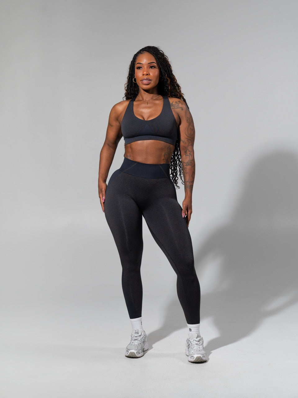 **PREORDER**Shade Seamless Sports Bra - Heather Black and Charcoal