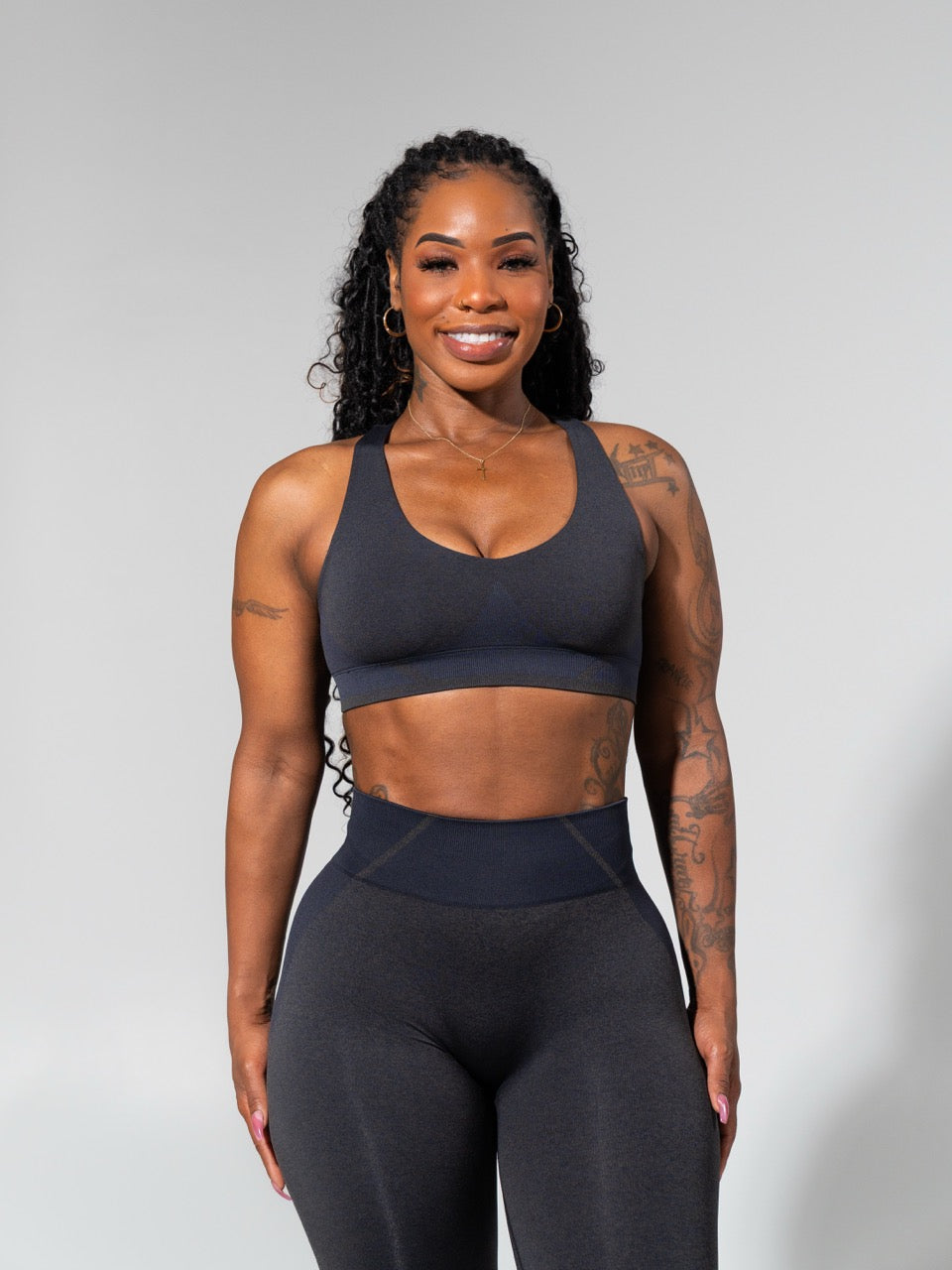 **PREORDER**Shade Seamless Sports Bra - Heather Black and Charcoal