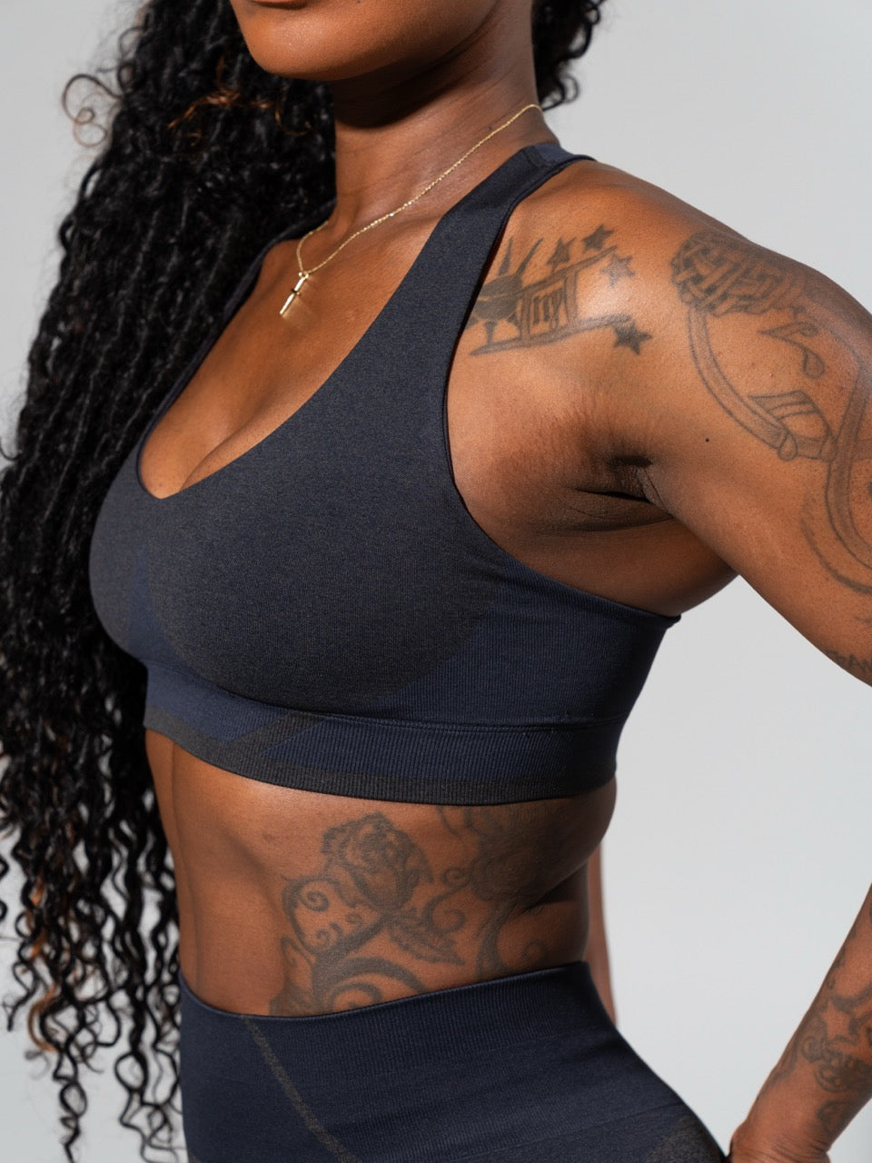 **PREORDER**Shade Seamless Sports Bra - Heather Black and Charcoal