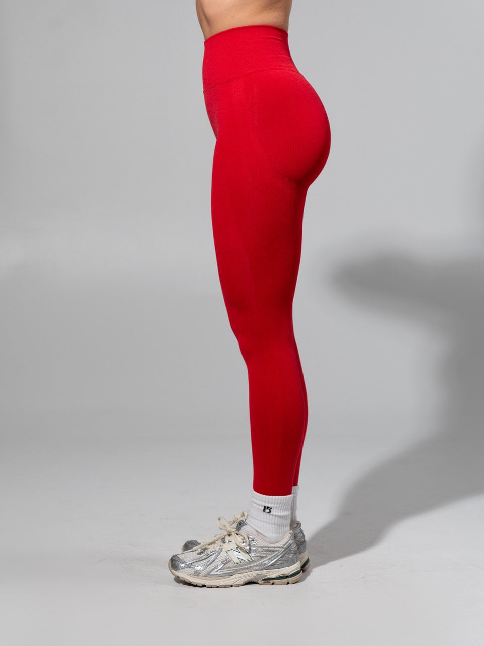 **PREORDER** Miracle Seamless Legging - Heather Lipstick Red