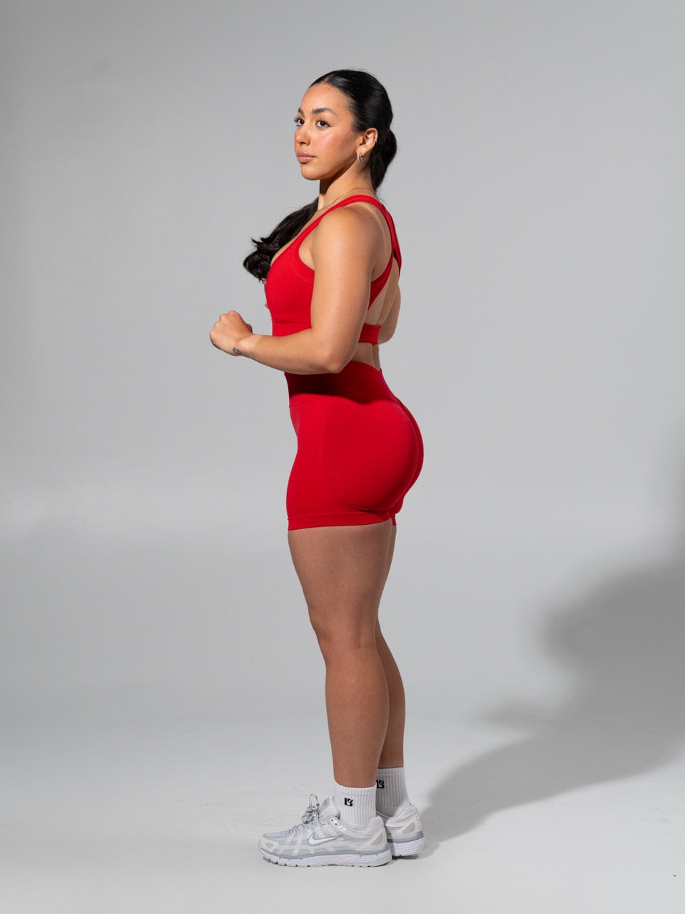 **PREORDER** Miracle Seamless Hip Rise Short 4.5" - Heather Lipstick Red