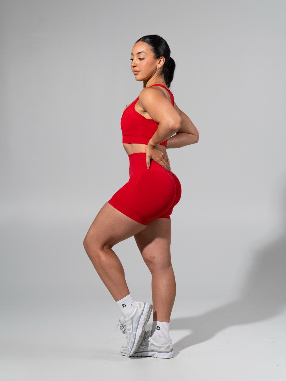 **PREORDER** Miracle Seamless Hip Rise Short 4.5" - Heather Lipstick Red