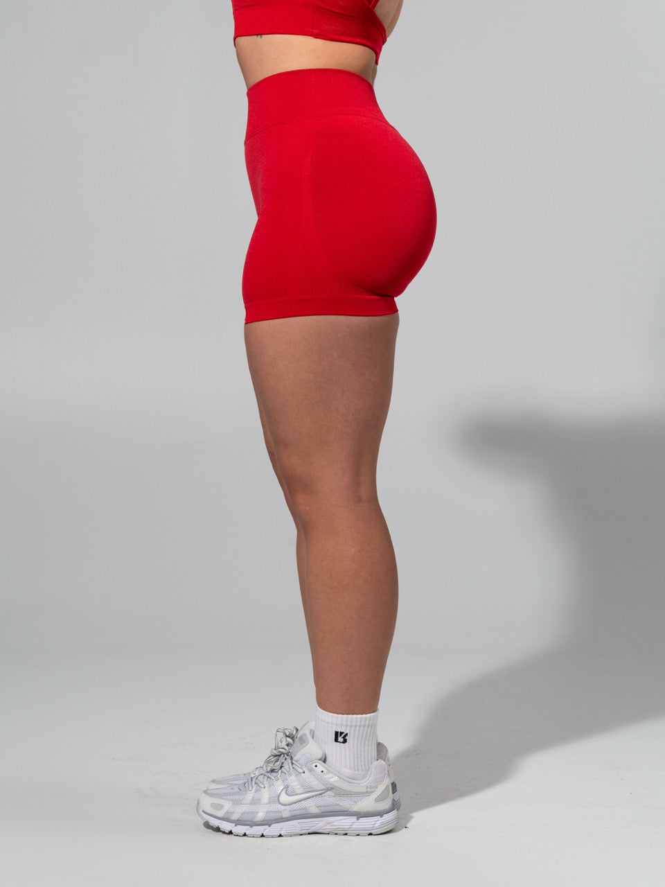 **PREORDER** Miracle Seamless Hip Rise Short 4.5" - Heather Lipstick Red