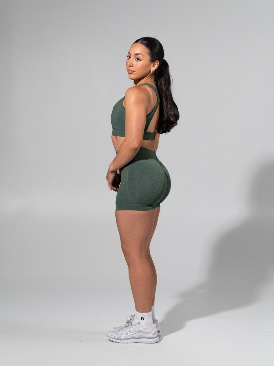 **PREORDER** Miracle Seamless Hip Rise Short 4.5" - Heather Limon Pepino