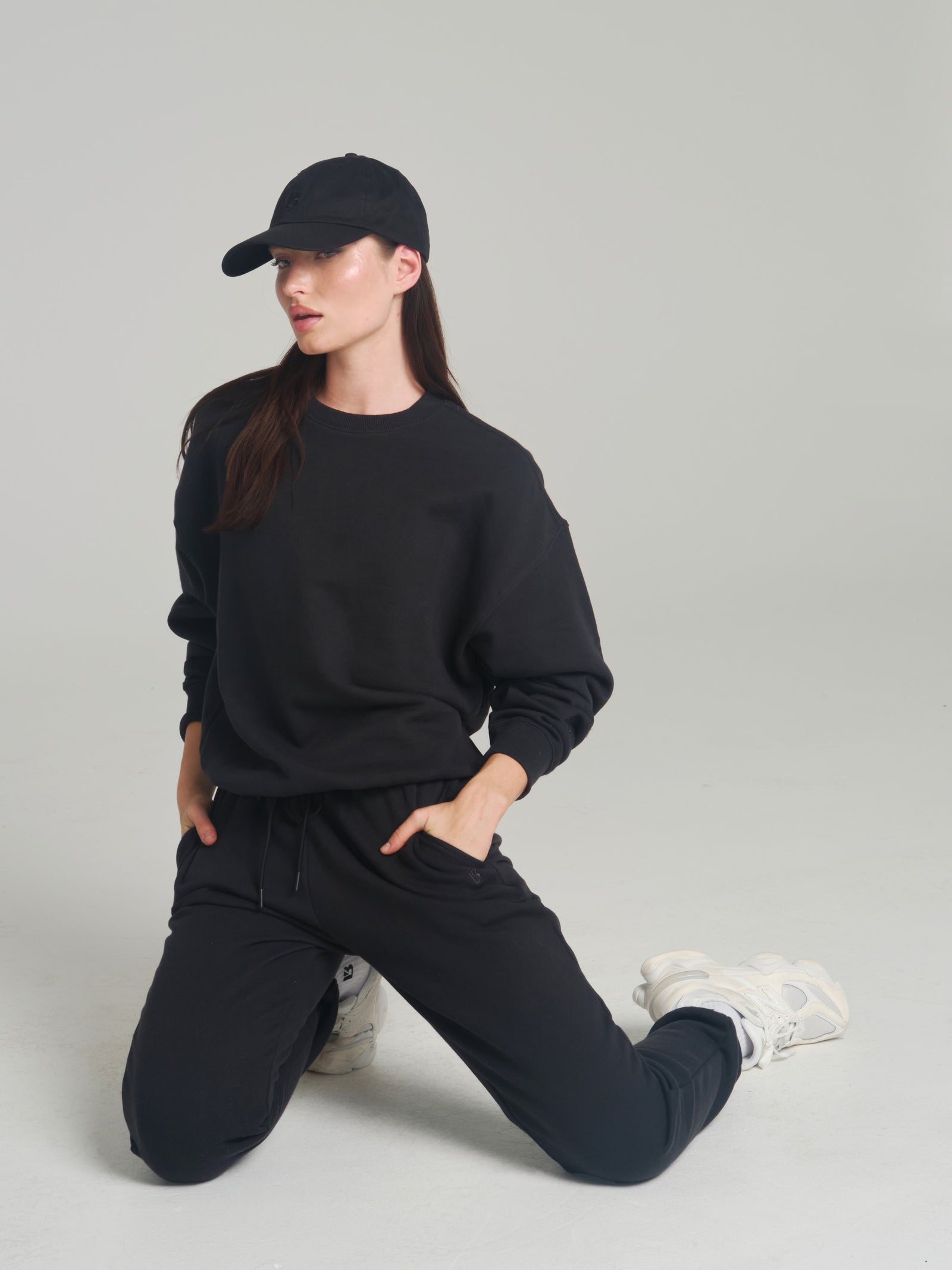 Threads Crew Pullover - Onyx Black