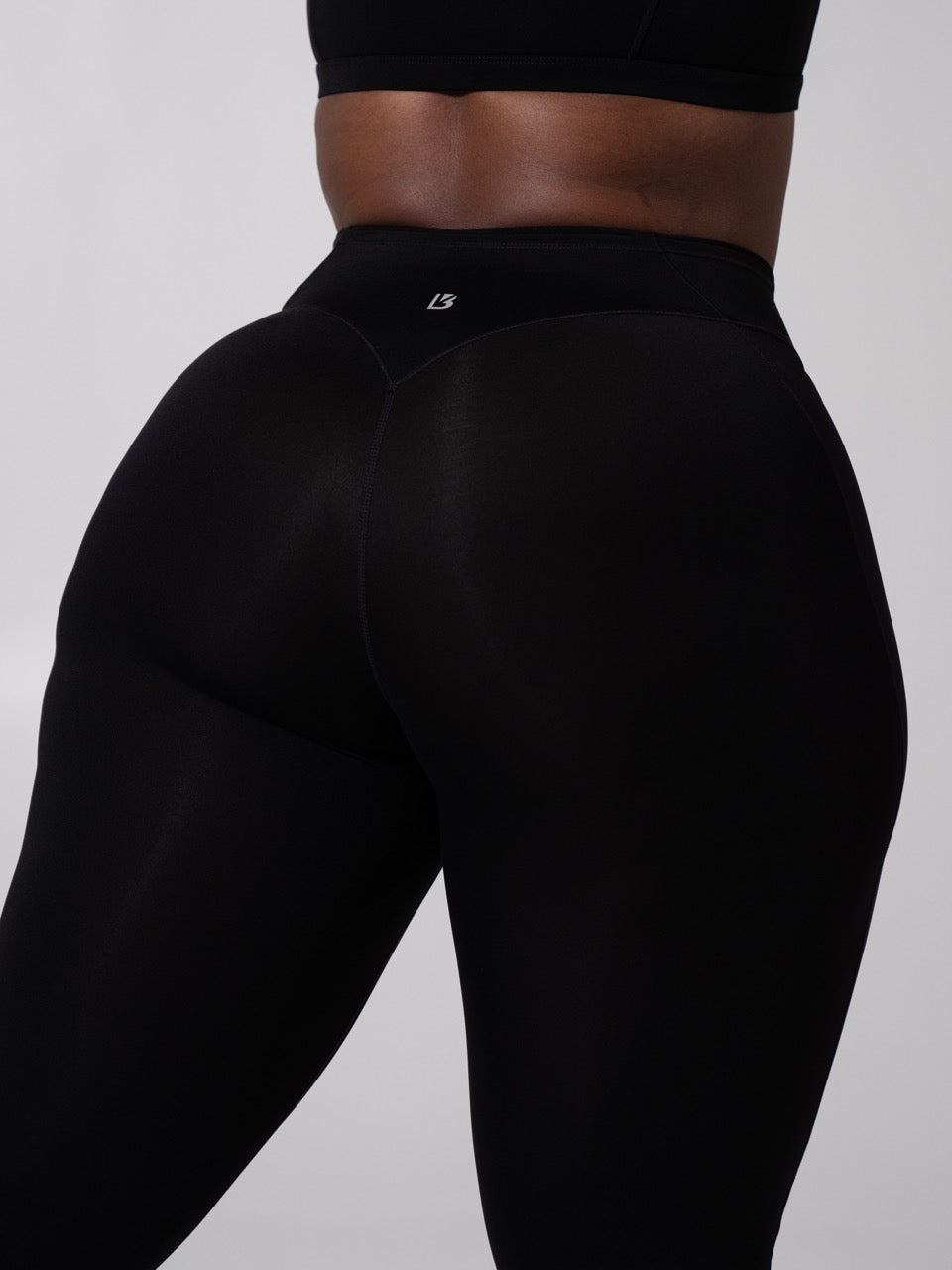 Airbrush Multi Pocket Legging - Onyx Black