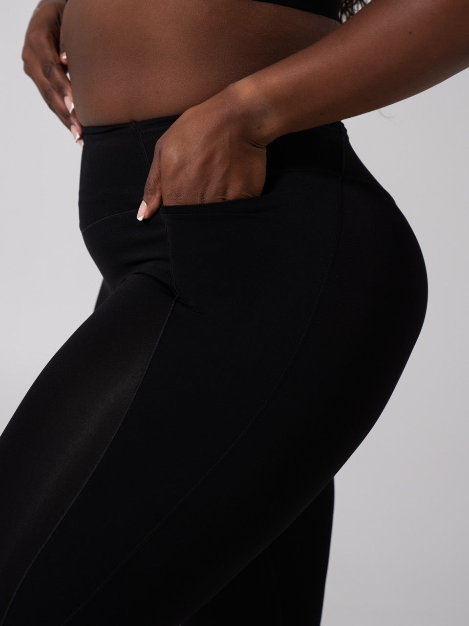 Airbrush Multi Pocket Legging - Onyx Black