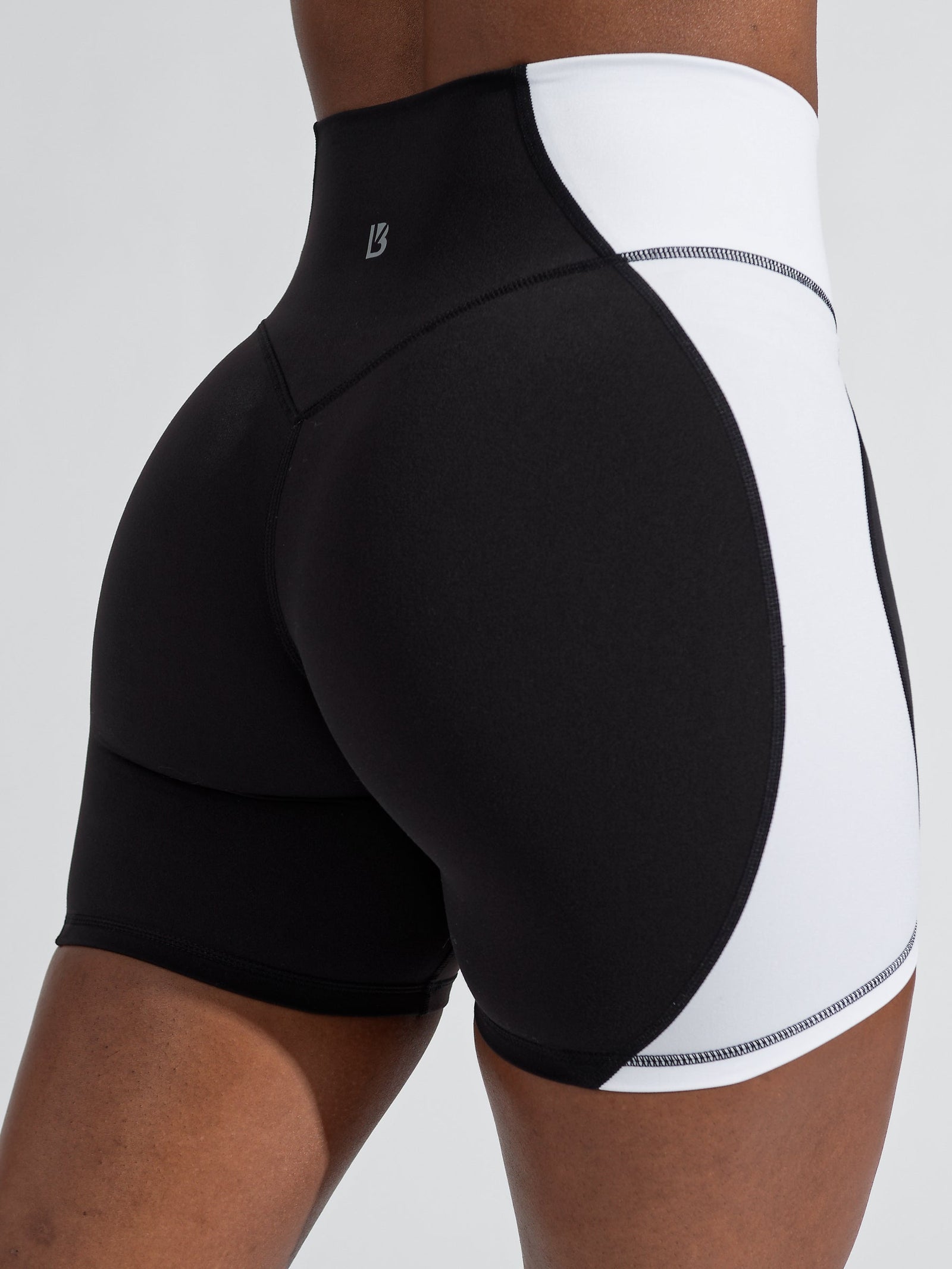 Aurora Short 6" - Onyx Black and White